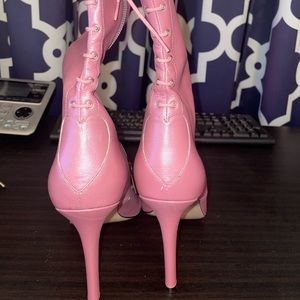 I’m selling XOXO beautiful boots